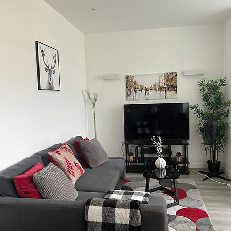 Stylish 2 Bedrooms, 2 Bathrooms With Workspace In Milton Keynes Exterior foto
