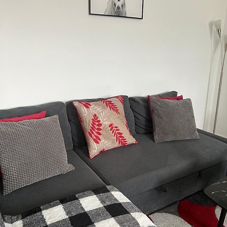 Stylish 2 Bedrooms, 2 Bathrooms With Workspace In Milton Keynes Exterior foto