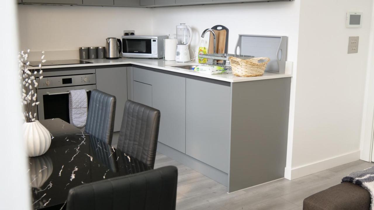 Stylish 2 Bedrooms, 2 Bathrooms With Workspace In Milton Keynes Exterior foto