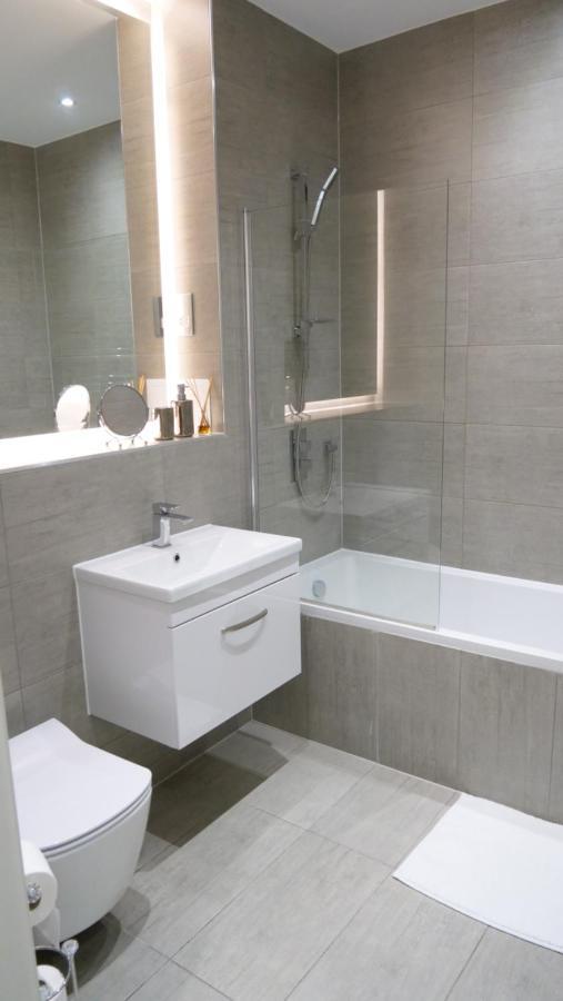 Stylish 2 Bedrooms, 2 Bathrooms With Workspace In Milton Keynes Exterior foto