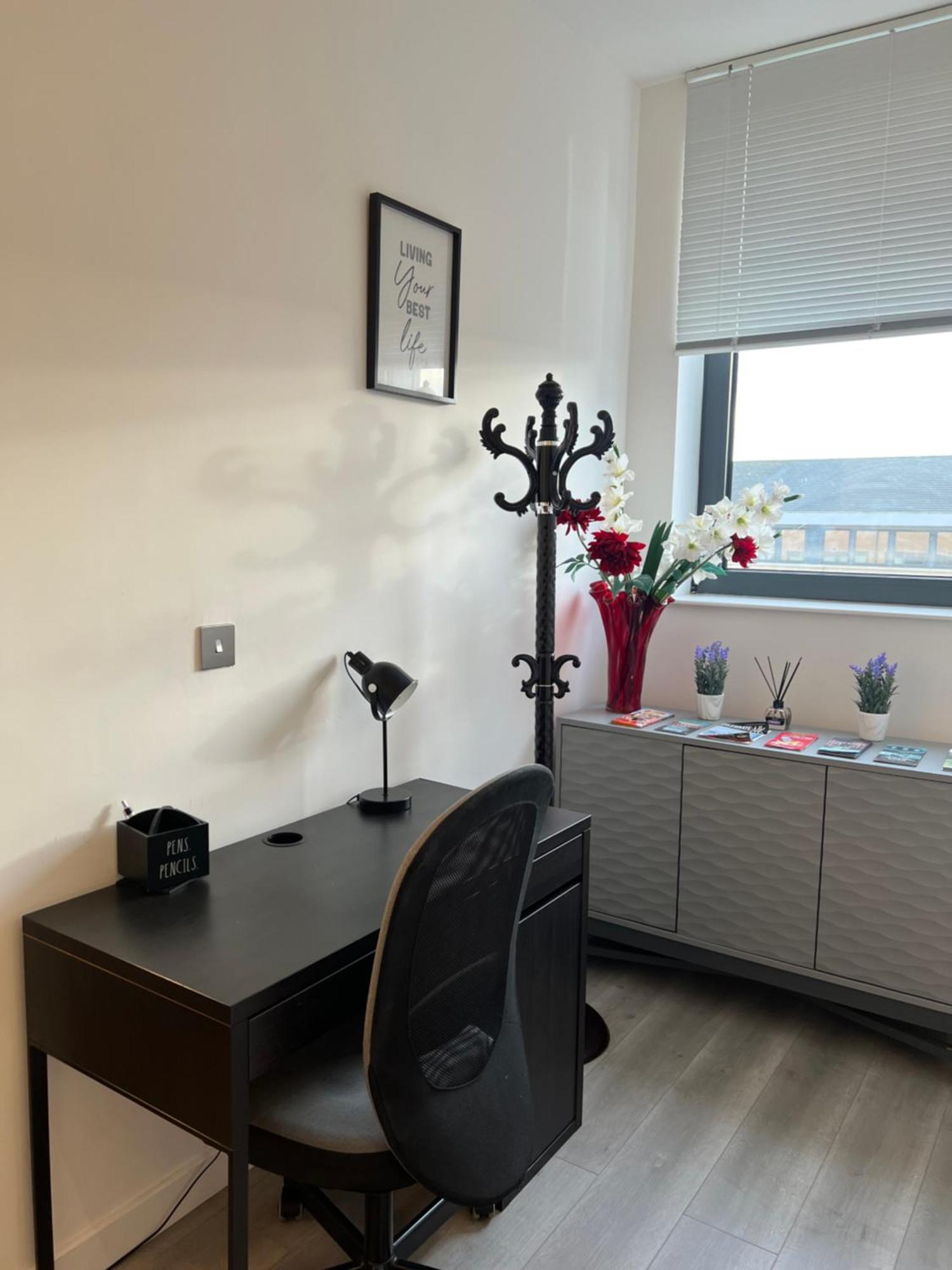 Stylish 2 Bedrooms, 2 Bathrooms With Workspace In Milton Keynes Exterior foto